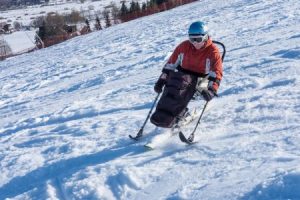 Pour le ski en fauteuil, un équipement spécifique est indispensable ! 